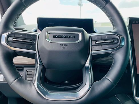 Used 2025 GMC Sierra EV Denali AWD/4WD image 12