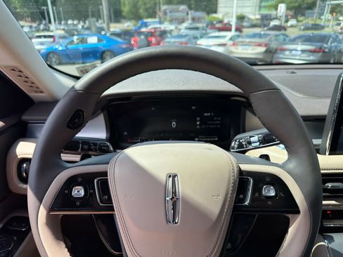 Used 2022 Lincoln Aviator AWD w/ Premium Package image 12
