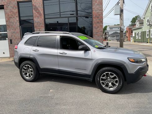 Used 2020 Jeep Cherokee Trailhawk AWD/4WD image 3