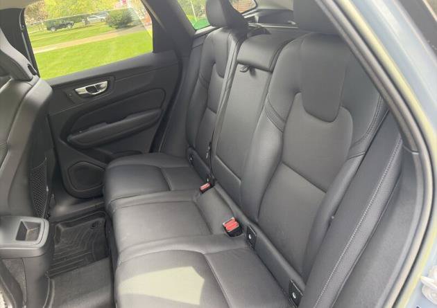 Used 2023 Volvo XC60 B5 Plus w/ Protection Package Premier AWD/4WD image 4