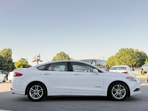 Used 2018 Ford Fusion SE w/ Equipment Group 602A FWD image 6