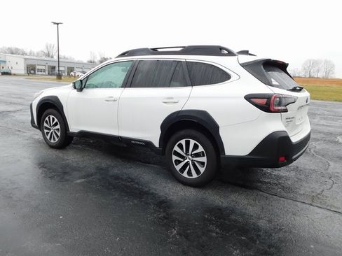 Used 2024 Subaru Outback Premium image 5