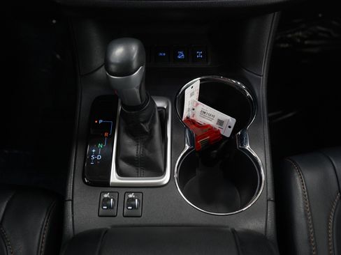 Used 2018 Toyota Highlander XLE w/ Carpet Mat Package (TMS) image 19