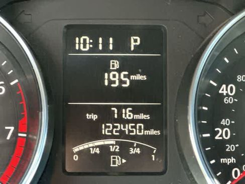 Used 2017 Volkswagen Jetta Sport w/ Jetta Sport Lighting Package FWD image 6