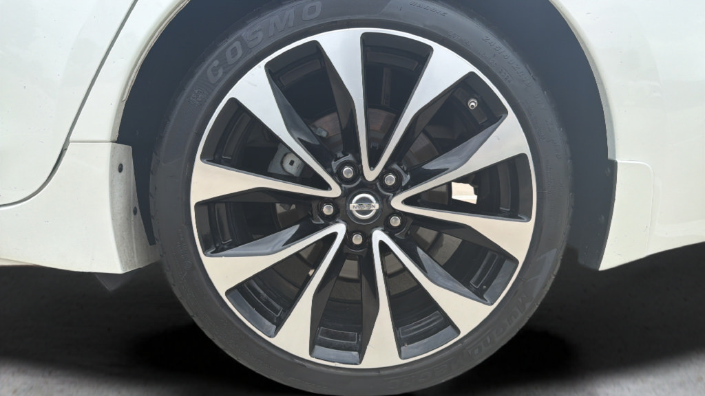 Used 2018 Nissan Maxima SR w/ Interior Lighting Package FWD image 7