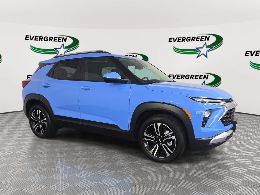 Used 2024 Chevrolet TrailBlazer LT w/ LT Cold Weather Package FWD image 3