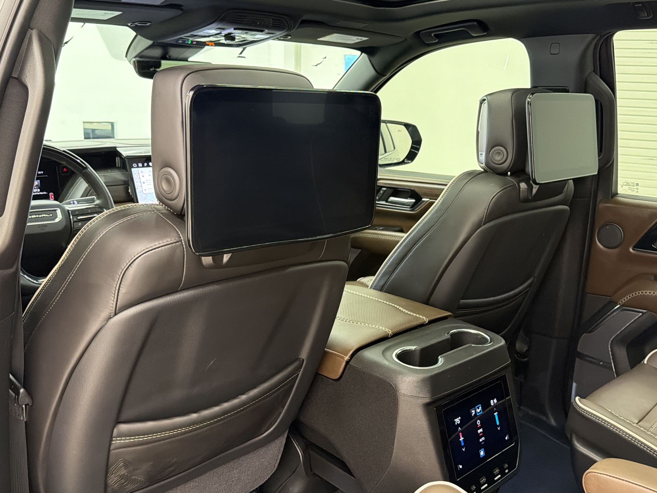 Used 2026 GMC Yukon Denali Ultimate AWD/4WD image 28