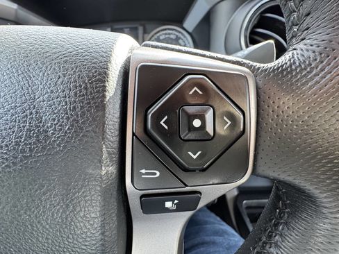 Used 2016 Toyota Tacoma SR5 w/ SR5 Appearance Package (SN) image 35