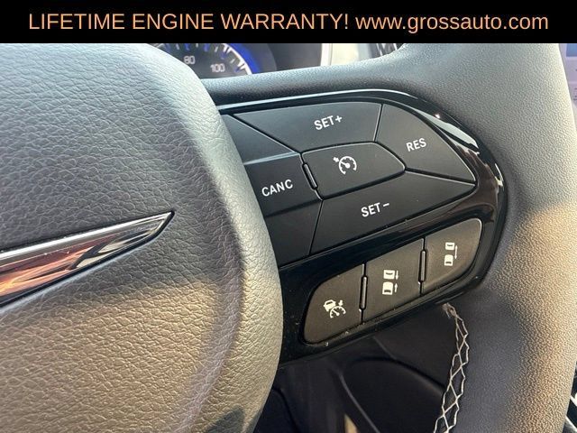 Used 2025 Chrysler Pacifica Limited FWD image 20