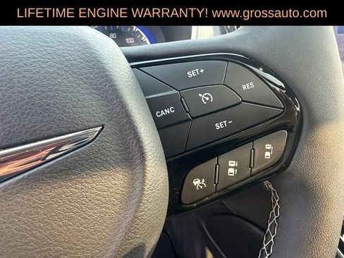 Used 2025 Chrysler Pacifica Limited FWD image 20