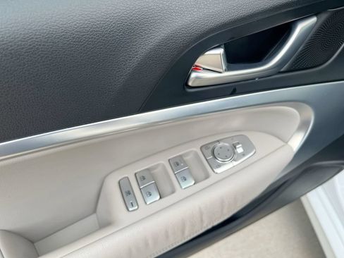 Used 2023 Genesis G70 2.0T RWD image 11
