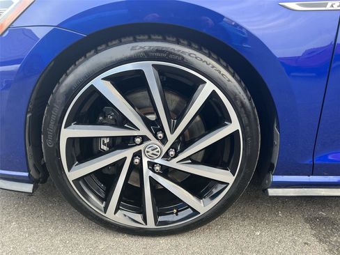 Used 2019 Volkswagen Golf R 4-Door image 9