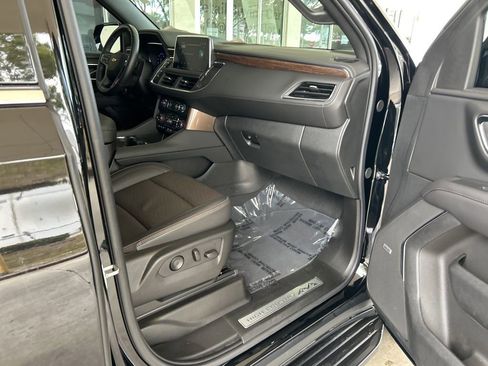 Used 2024 Chevrolet Suburban High Country w/ Advanced Technology Package image 26