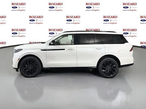New 2027 Lincoln Navigator Reserve w/ Jet Appearance Package AWD/4WD image 4
