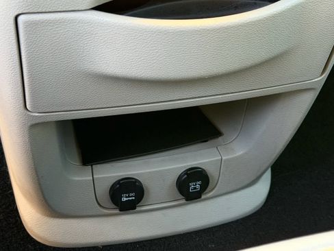 Used 2013 Chrysler Town & Country Touring-L w/ Driver Convenience Group image 26