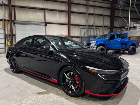 Used 2025 Hyundai Elantra N image 2