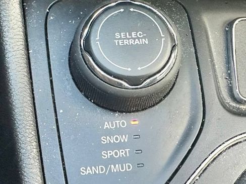 Used 2019 Jeep Cherokee High Altitude AWD/4WD image 13