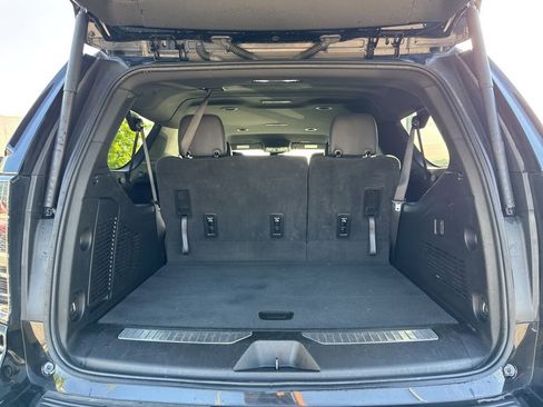 Used 2025 Chevrolet Suburban Z71 AWD/4WD image 30
