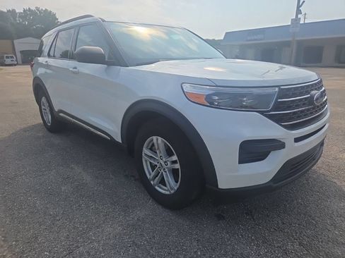 Used 2024 Ford Explorer XLT RWD image 13