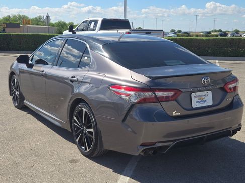 Used 2018 Toyota Camry XSE image 5