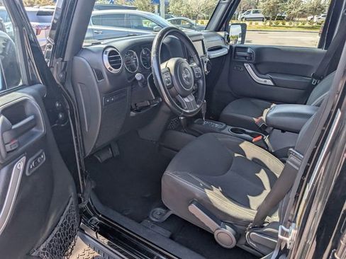 Used 2016 Jeep Wrangler Unlimited Rubicon w/ Connectivity Group image 6