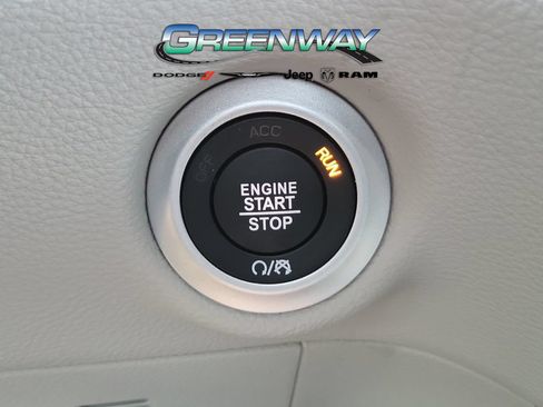 Used 2023 Chrysler Pacifica Touring-L FWD image 28