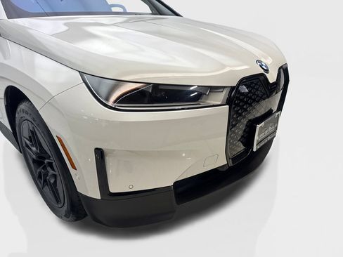 Used 2024 BMW iX xDrive50 w/ Convenience Package AWD/4WD image 17