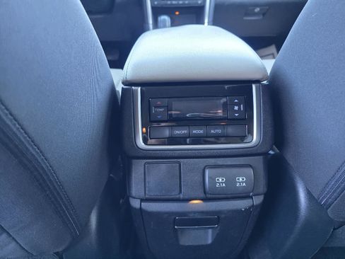 Used 2021 Subaru Ascent Premium w/ Convenience Package image 14