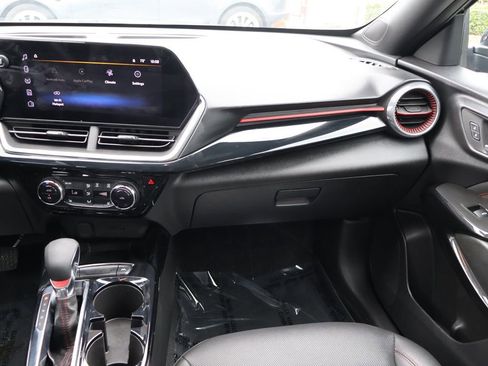 Used 2024 Chevrolet Trax RS w/ Sunroof Package FWD image 43