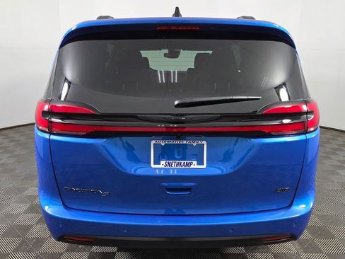 New 2026 Chrysler Pacifica Select w/ S Appearance Package image 7