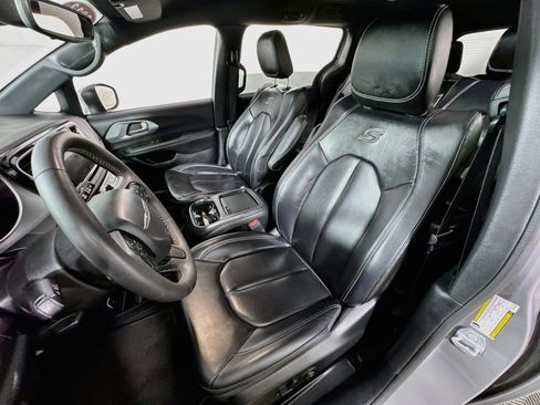 Used 2023 Chrysler Pacifica Touring-L w/ S Appearance Package FWD image 13