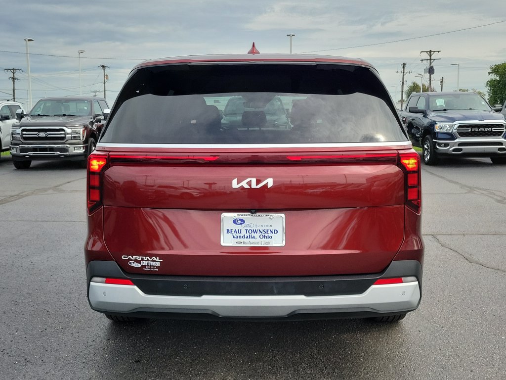 Used 2026 Kia Carnival FWD image 5