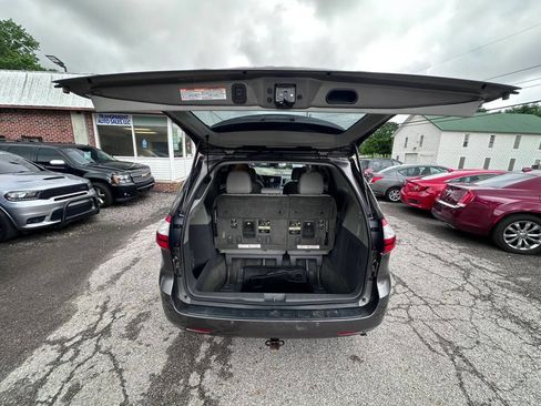Used 2017 Toyota Sienna XLE w/ XLE Navigation Package AWD/4WD image 16