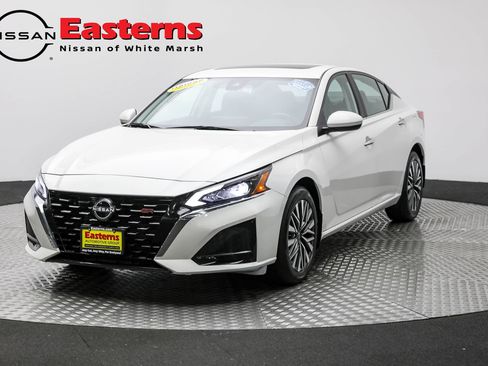Used 2024 Nissan Altima 2.5 SV w/ SV Premium Package AWD/4WD image 1