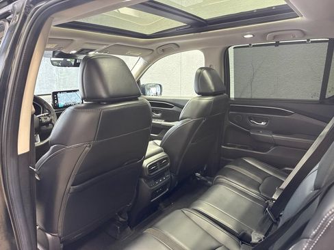 Used 2024 Honda Pilot Touring image 29