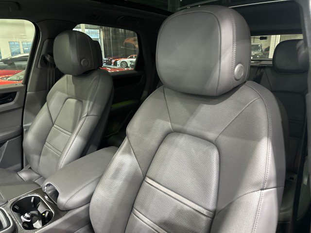 Used 2021 Porsche Cayenne AWD/4WD image 44