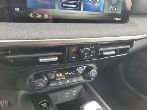 New 2026 Nissan Kicks SV w/ SV Premium Package FWD image 17