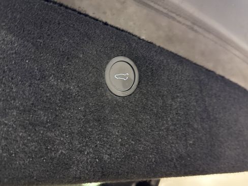 Used 2023 Tesla Model X Base image 24