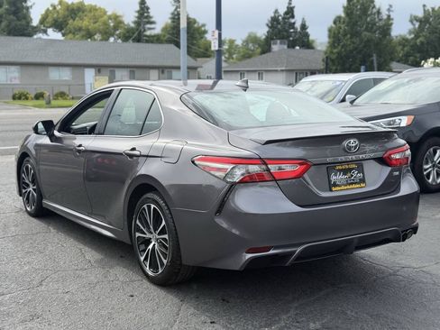 Used 2019 Toyota Camry SE FWD image 7