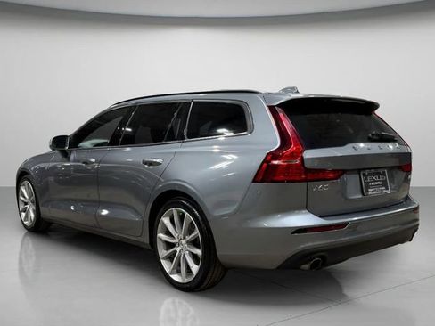 Used 2020 Volvo V60 T5 Momentum FWD image 8