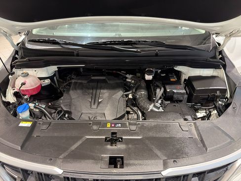 Used 2023 Kia Carnival LX image 11