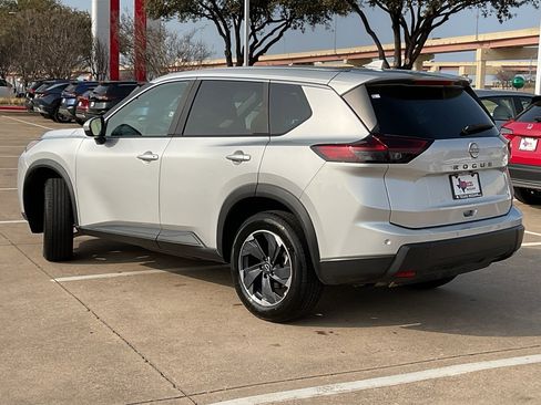 Used 2025 Nissan Rogue SV image 7
