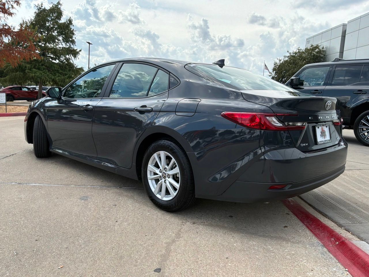 Used 2026 Toyota Camry LE FWD image 8
