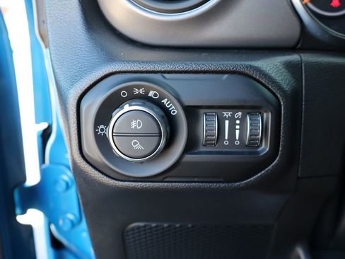 Used 2022 Jeep Gladiator Sport image 16