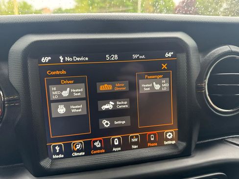 Used 2021 Jeep Wrangler Unlimited Sahara AWD/4WD image 33