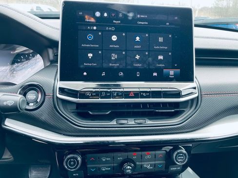 Used 2025 Jeep Compass Trailhawk image 19