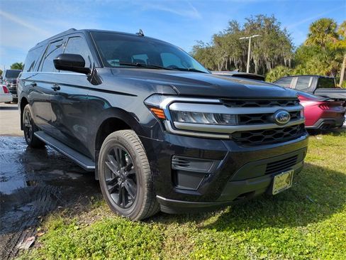 Used 2022 Ford Expedition Max XLT image 2