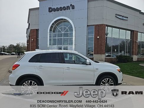 Used 2018 Mitsubishi Outlander Sport ES image 1