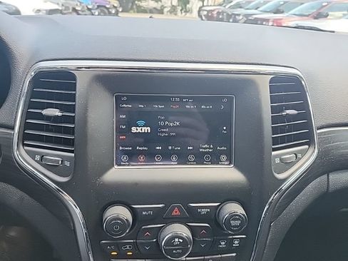 Used 2019 Jeep Grand Cherokee Laredo AWD/4WD image 12