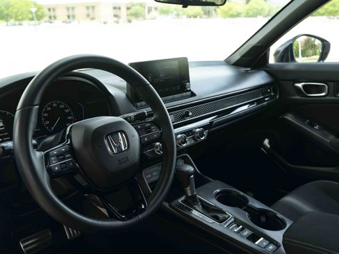Used 2025 Honda Civic Sport image 16